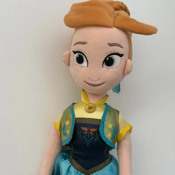 Disney Frozen Anna and Elsa Plush Dolls in Blue and Green Dresses - Picture 3 of 9